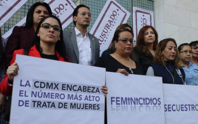 Entrega de documento para solicitar apoyo a SEMUJERES