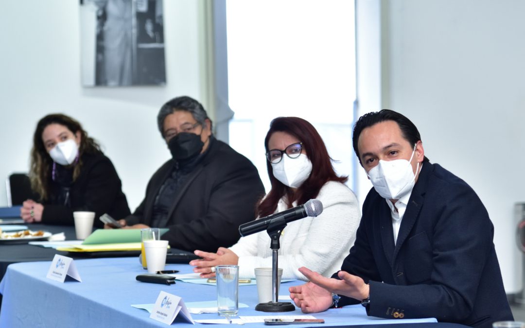 Ante la crisis económica de la Ciudad de México, el Presidente Andrés Atayde, la Secretaria General Paty Baez, la Secretaria de Enlace Empresarial Celina Saavedra y la Diputada Frida Jimena Guillen, se reunieron con productores y artesanos de la #CDMX para ayudar a la reactivación económica de nuestra ciudad.