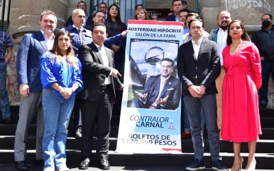 Conferencia de Prensa en las escalinatas del Recinto de Donceles y Allende.