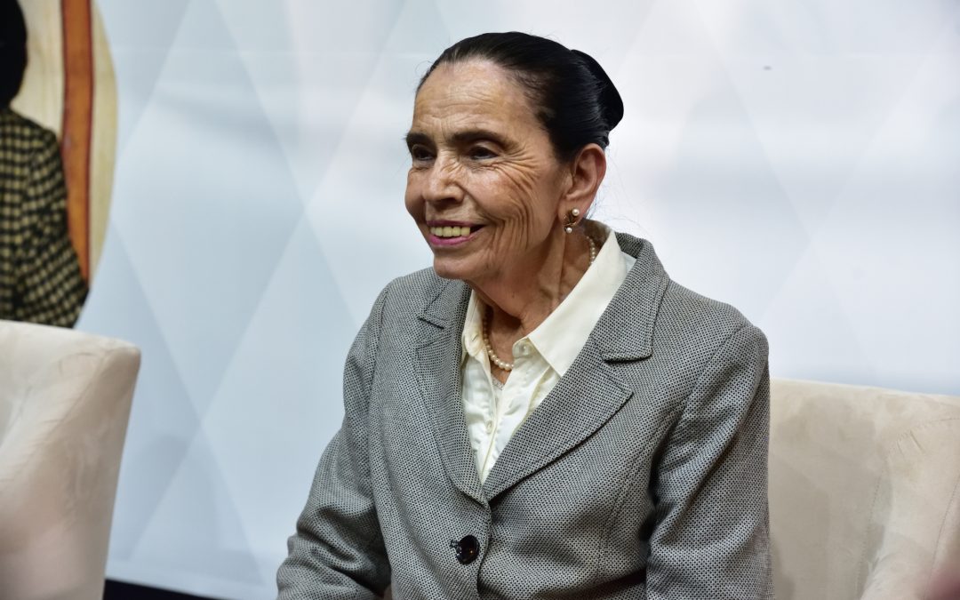 Reconocimiento a la Dra. Elenita Álvarez Bernal por su trayectoria y compromiso por México.