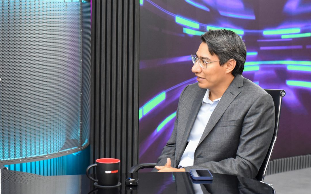 Andrés Sánchez Miranda en mesa de debate en SDP Noticias
