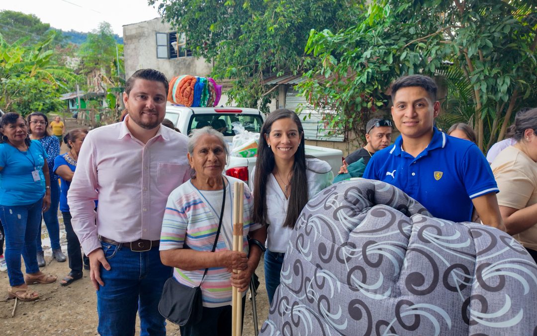 Entrega de ayuda al Municipio de Venustiano Carranza en Puebla