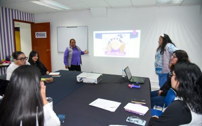 Sesión de capacitación de la Secretaria de la Mujer