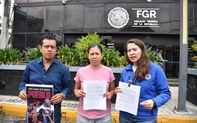Presentación de denuncia en la FGR